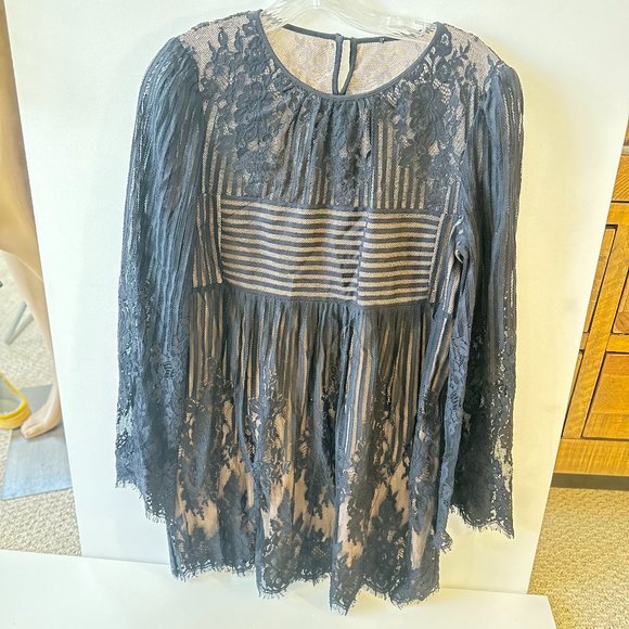 Short Black Lace Long Sleeve Dress - Picture 2 of 2